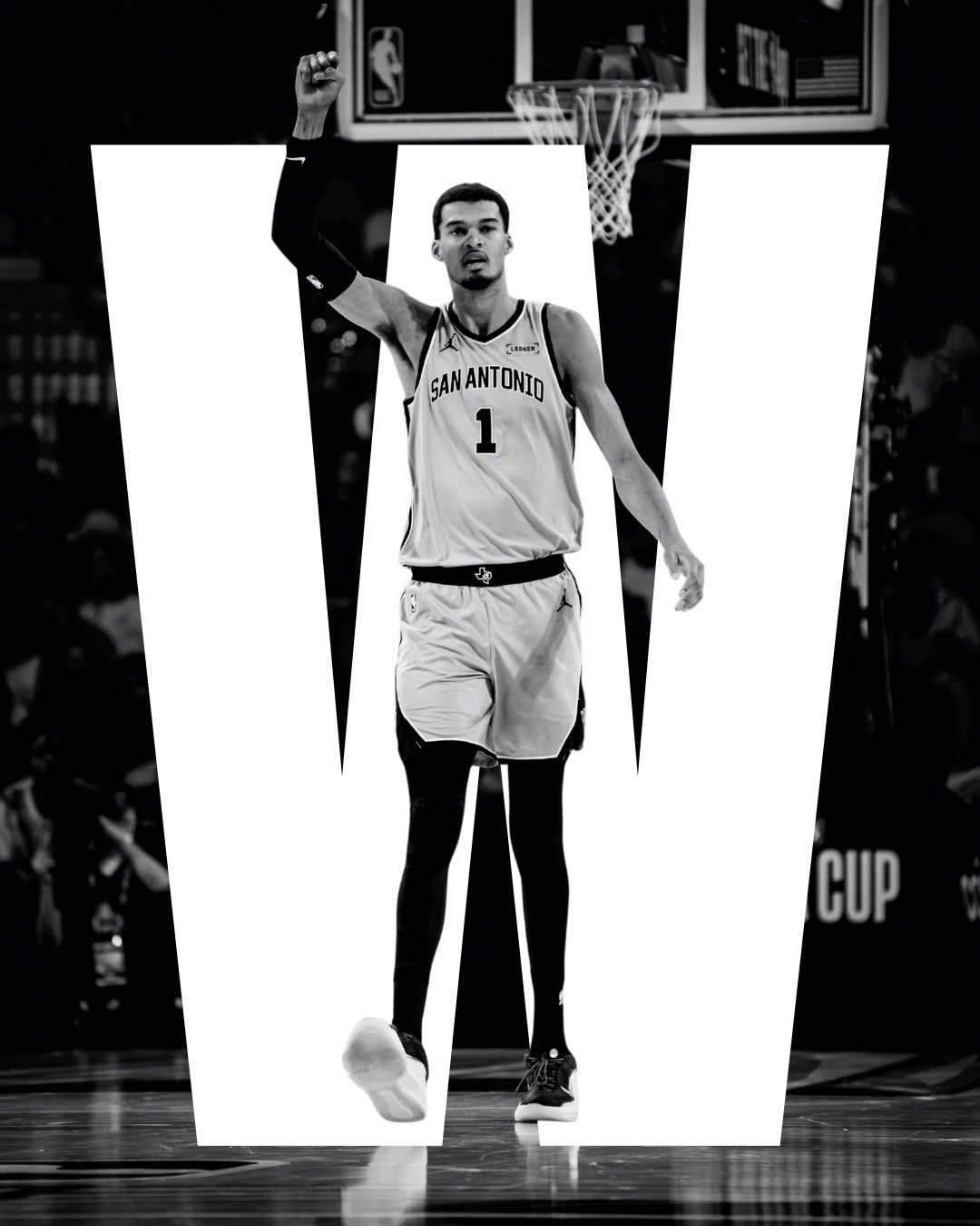 文班亚马就不是地球人，简直是篮球场上的阿凡达。 他在场上20分钟，正负值+22。