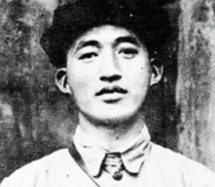 1996年，刘华清上将闻知当年为红25军探路突围的山西货郎妻子尚在人世，激动得红