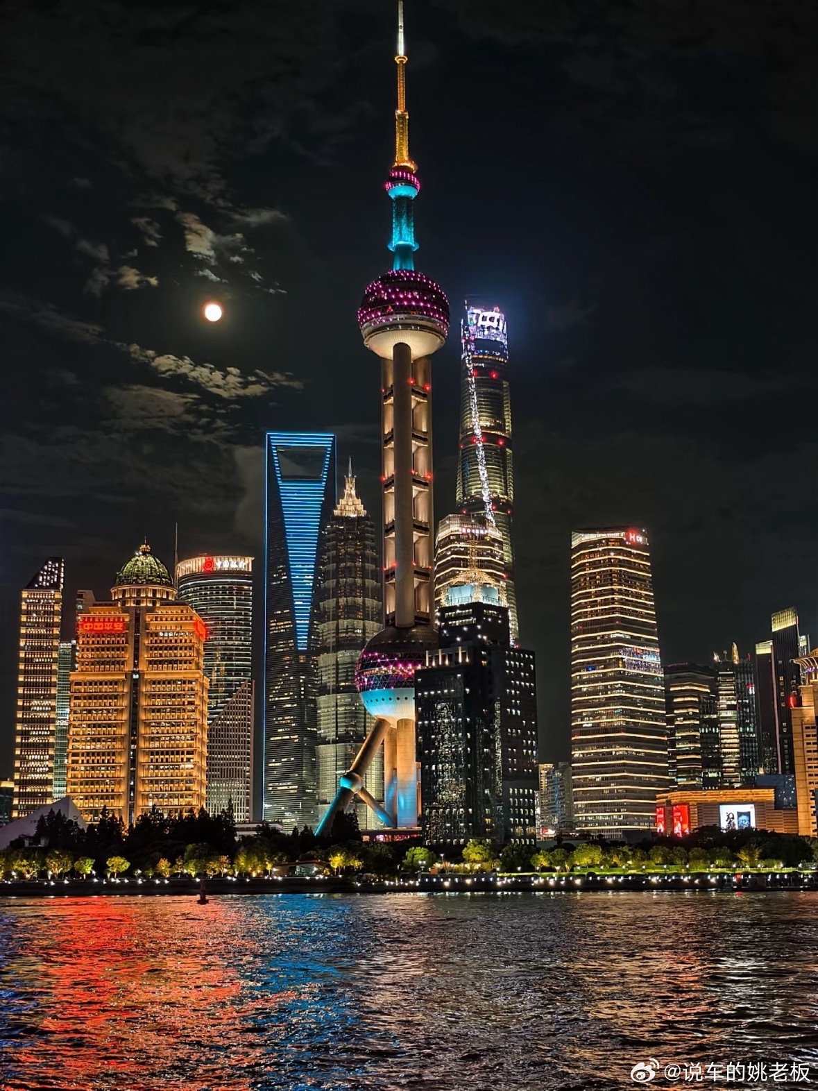 大城市本身就是一种情绪价值人为什么总要去大城市看看？真的不只是打卡地标、凑个热闹