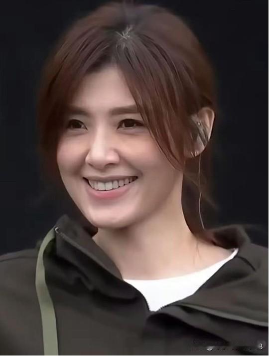 70后女歌手里最漂亮的一个，她的颜值超越了陈慧琳，气质比女演员高圆圆都要好。
