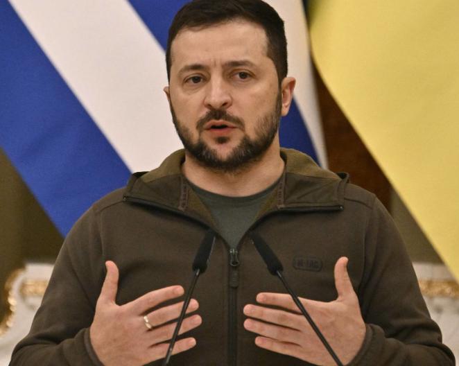 泽连斯基的思路完全是正确的，只要乌克兰不投降，不承认俄罗斯占领的领土，俄罗斯占领