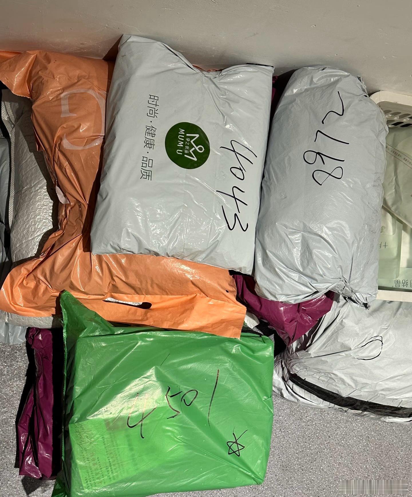退货千万不要提前给取件码，厌蠢证又犯了。真的有人退货的时候，提前把取件码给快递员