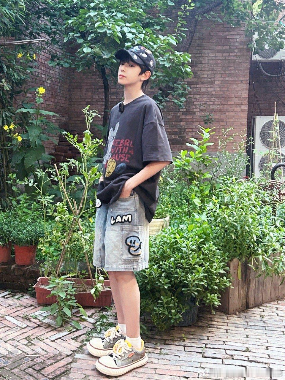 小明也开始45度站姿了？[笑cry] ​​​