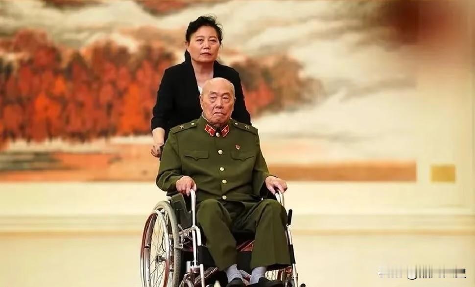 被抬着走进人民大会堂，这位身中38枪、歼敌400余人的百战老兵，是亮剑李云龙原型