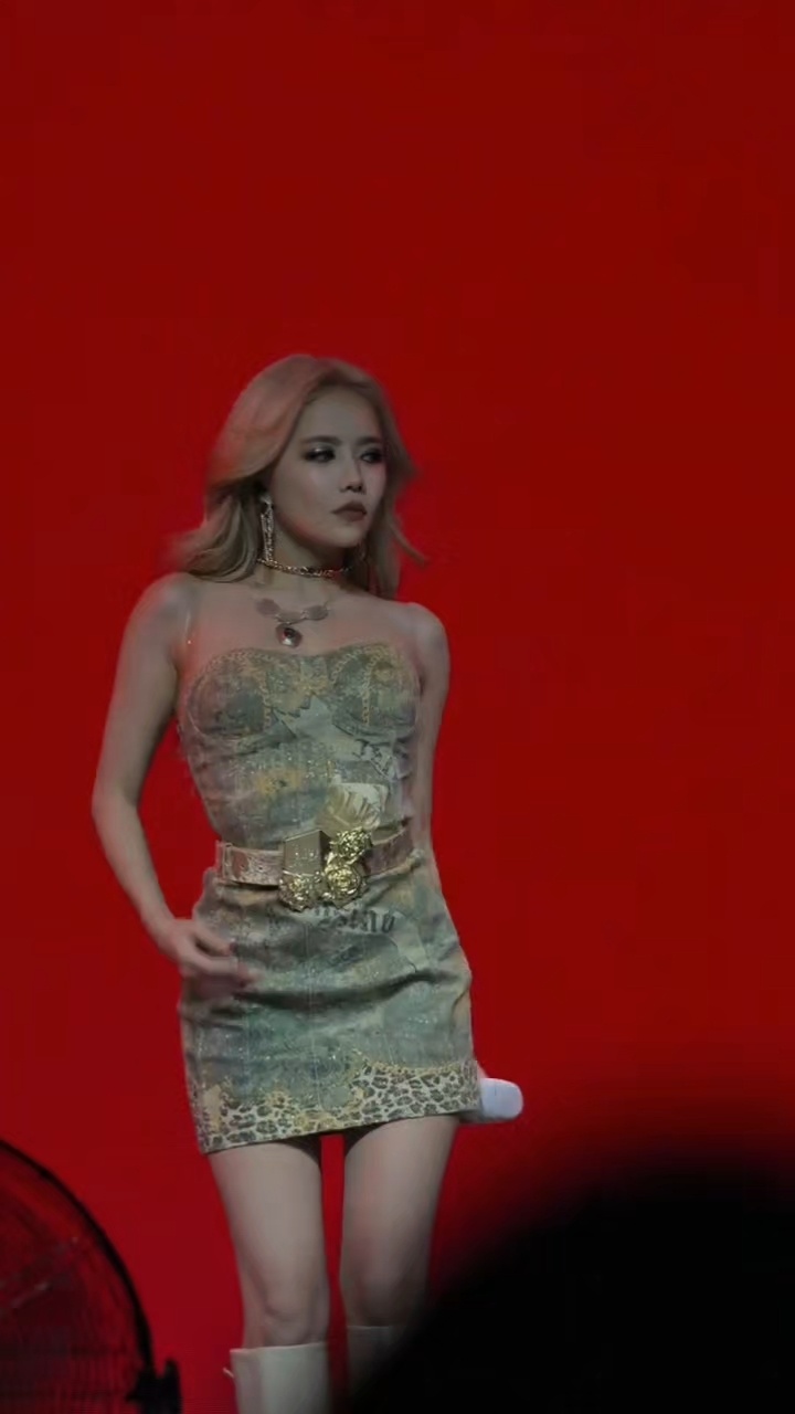 安崎唱大艺术家谁的DNA动了安崎乘风舞台演绎《大艺术家》全开麦封神！民族舞功底加