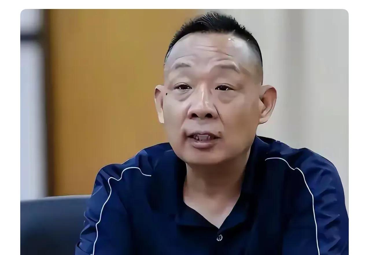 于东来这次翻车，
给所有打工人敲响了3个警钟。

1、别把老板当亲人，薪资福利是