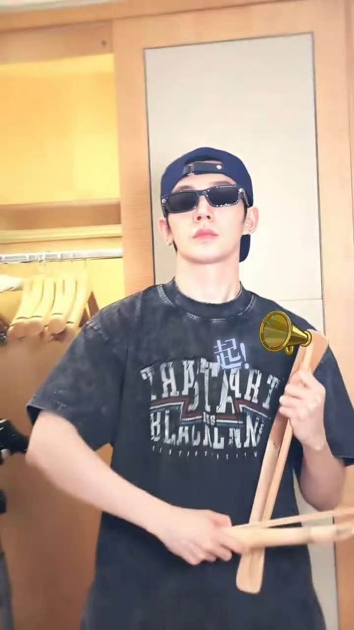 邓为拉二胡抽象人格顶号好羡慕新粉啊，一来就看到这么搞怪、抽象的邓炜，我宝一脸陶醉