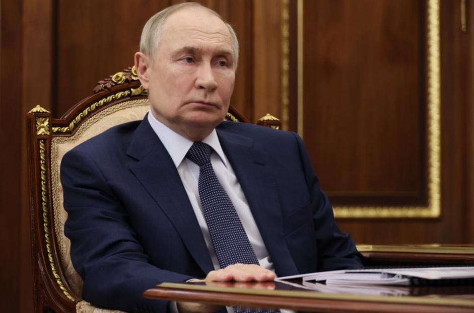 普京视察前线指挥所！俄军全线加压，已控顿涅茨克、哈尔科夫关键城镇
 
12月2日