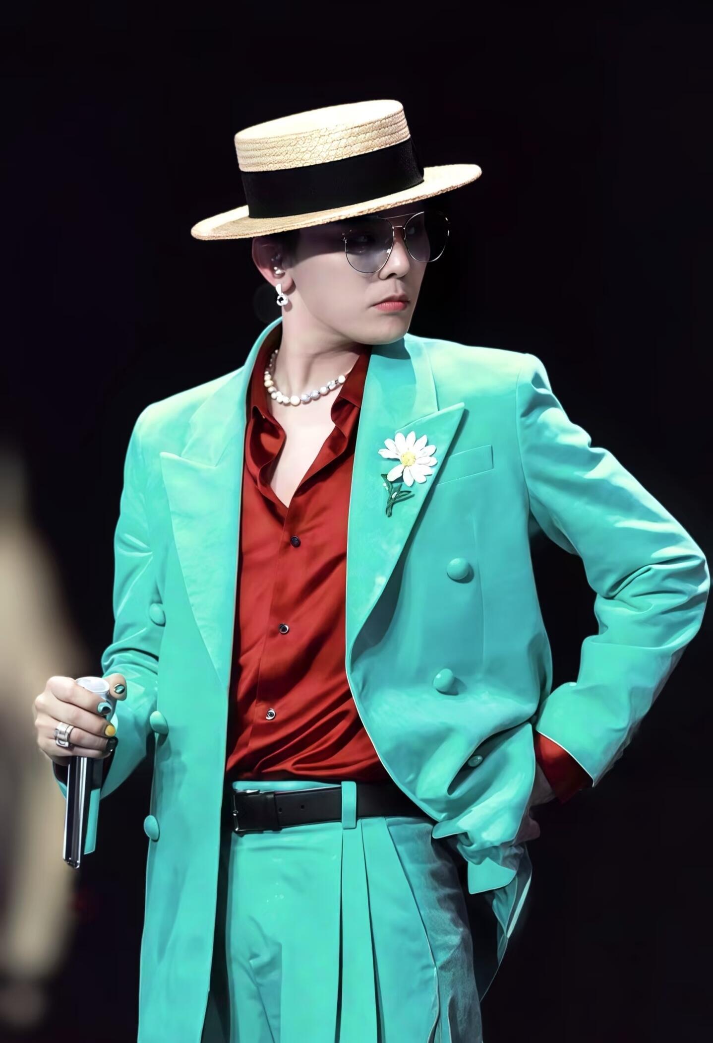 权志龙姜大声将在澳门同台演出权志龙姜大声来澳门了 有人说“爷青回”用烂了，但这次