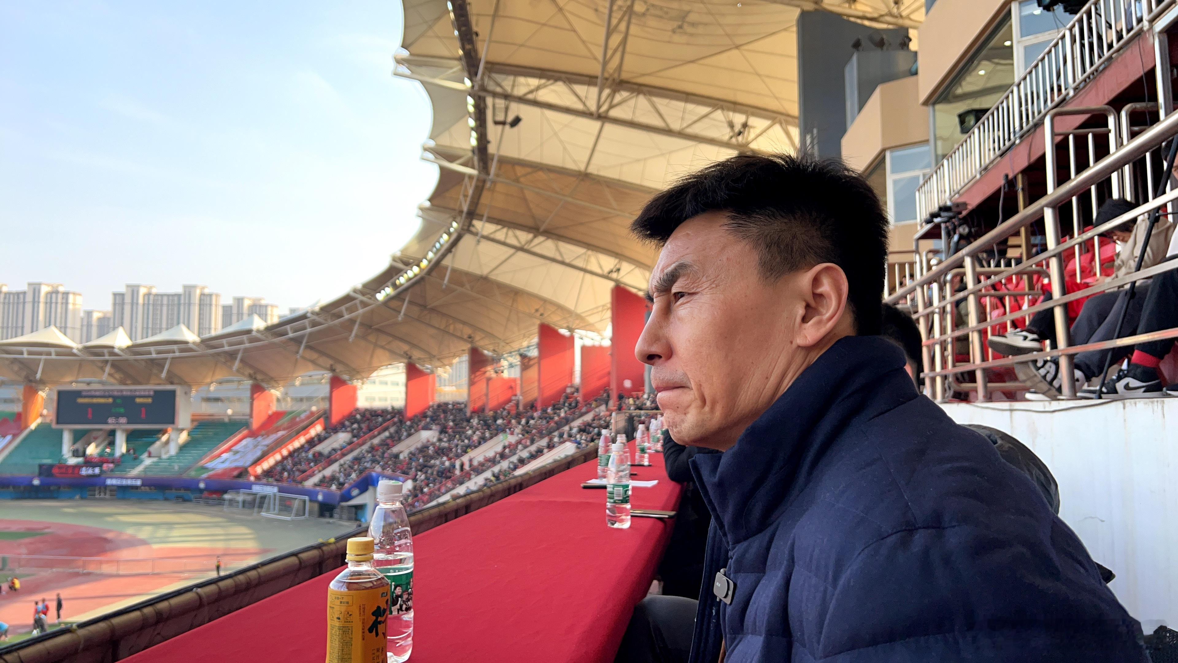 河南队两连平，问李玮锋作为负责竞训的副总经理是否有压力，他说压力肯定有，因为这也