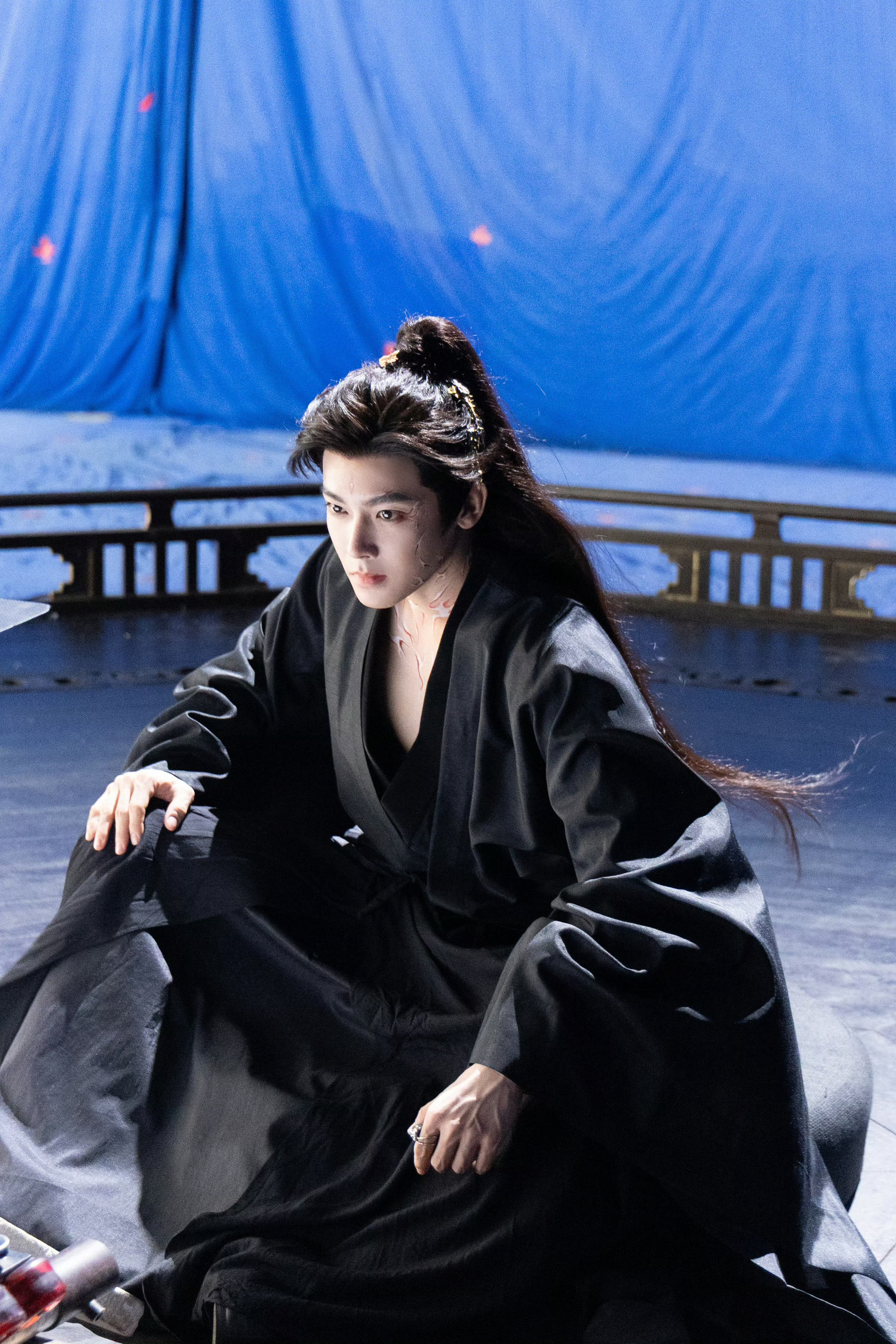 这妖纹是尊嘟很性感。。。猫崽的领口每次也是真大方 ​​​