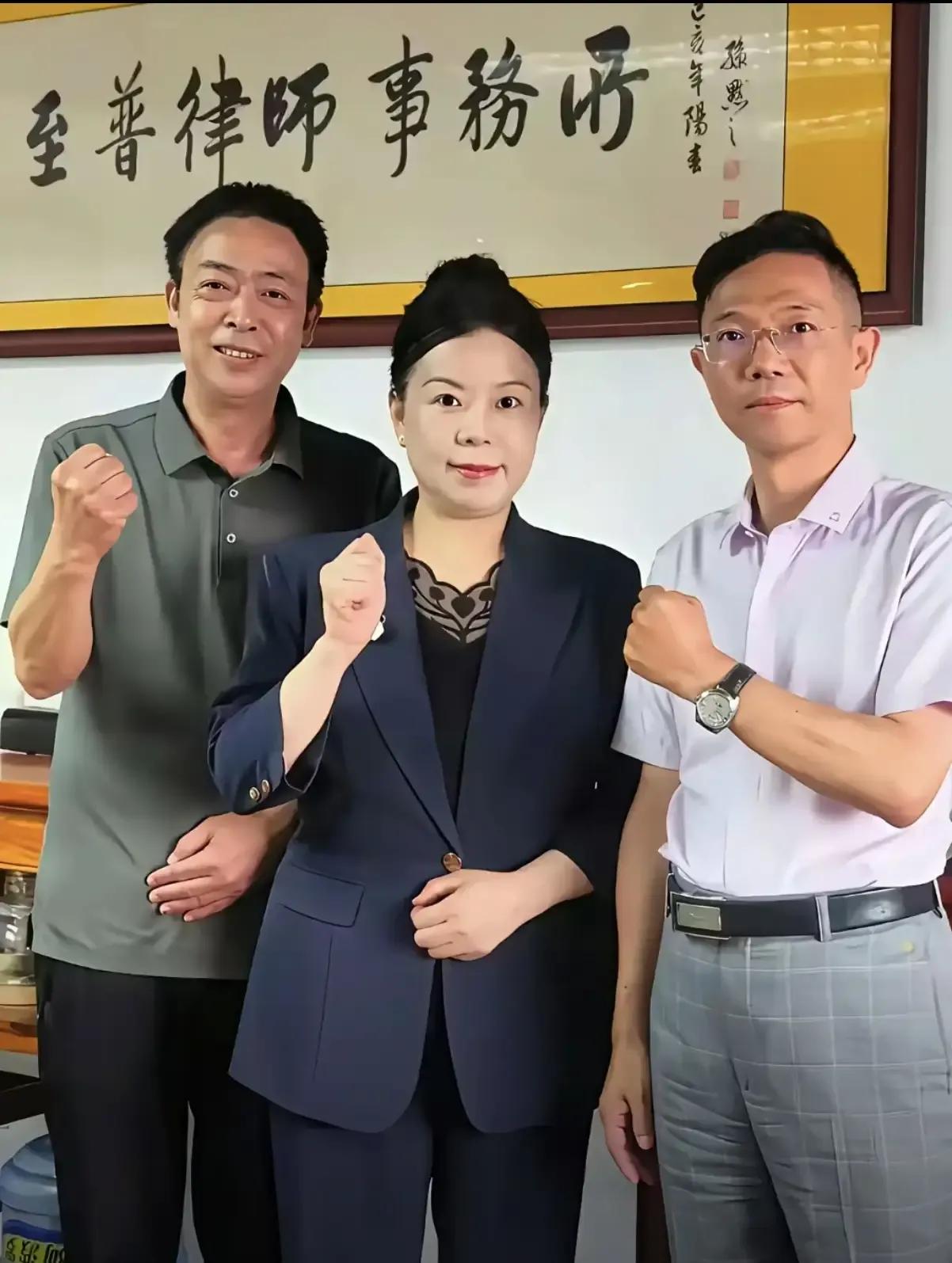 输官司不输气势，“三拒绝”庭审结束，许妈姚爸神采奕奕走出法庭

“错换人生”这场