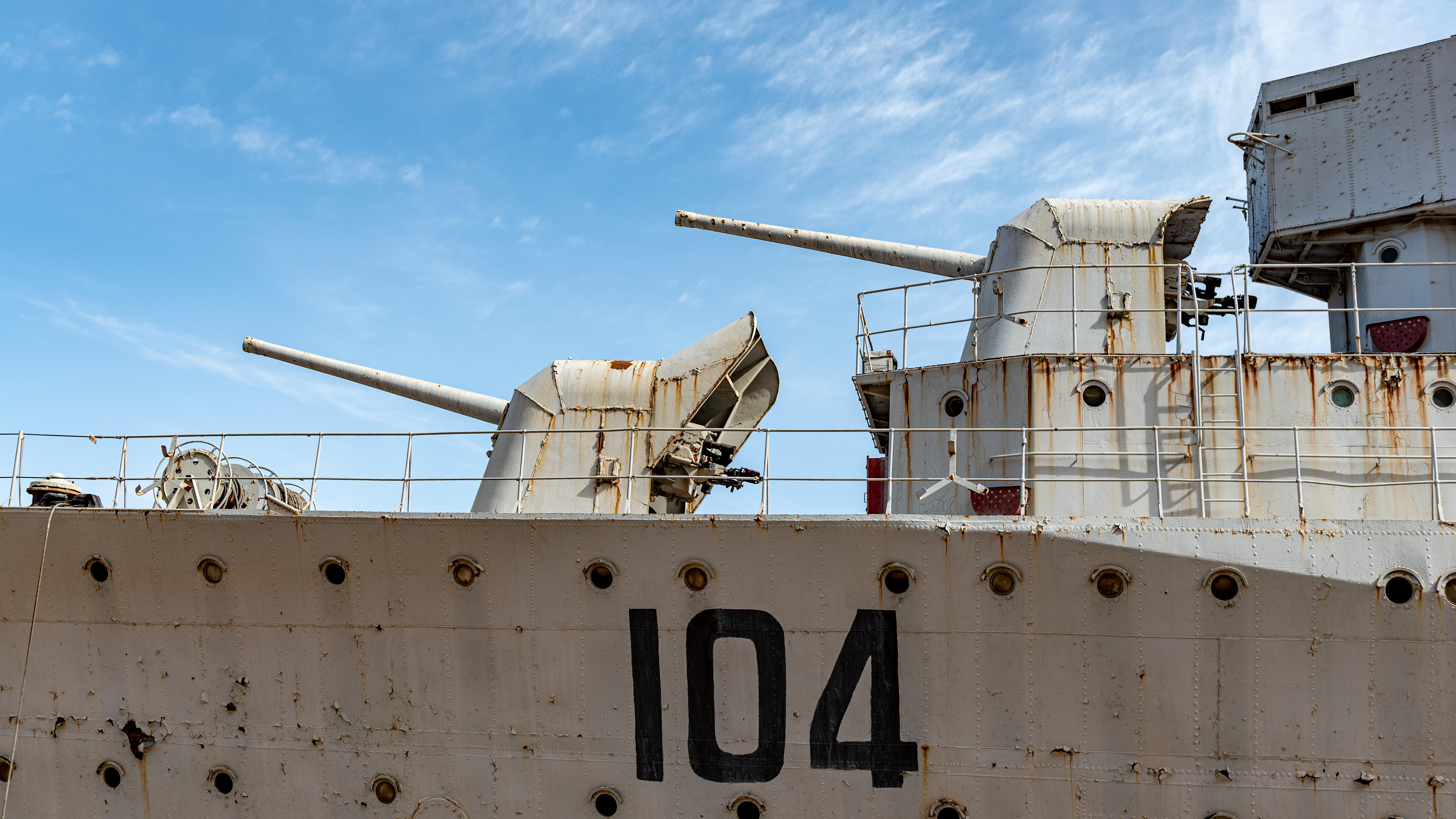 位于大连的中国海军第一批驱逐舰，也是中国海军第一批导弹驱逐舰，曾经的中国海军四大