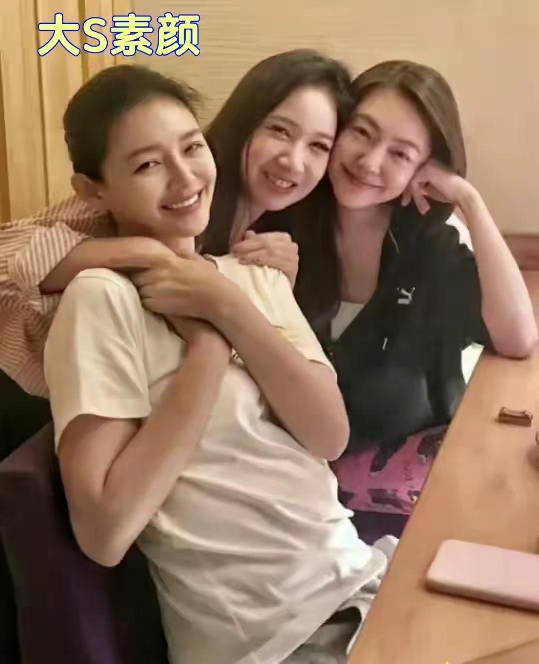 明星素颜也和普通人一样，只是她们的职业不一样而已。说明，每个人都是很普通的，是后