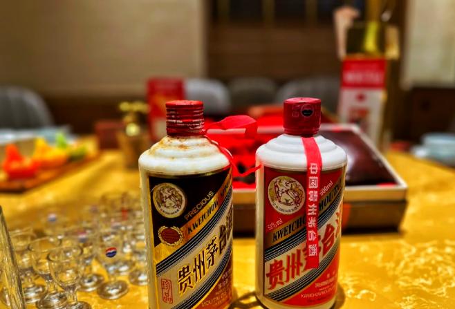 湖南长沙，男子10天内购买8瓶飞天茅台，买完后他觉得酒有问题，直接告到市监局，鉴