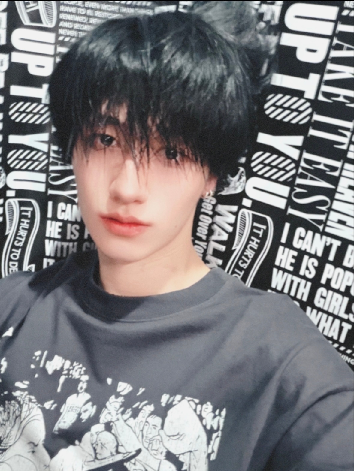 朱志鑫黑发回归朱志鑫黑发回归！！！朱志鑫染回黑发了 ​​​