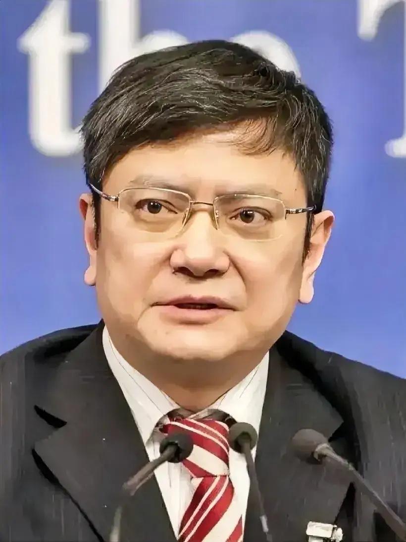 教育部出手了！
“英语要被踢出高考主科”的传闻闹得沸沸扬扬，教育部一句回应，却让