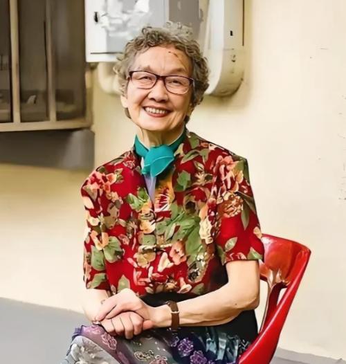 上海一老太太抗癌5年，前后花了70万，儿子儿媳背上一身债务。没想到老太太离世才6
