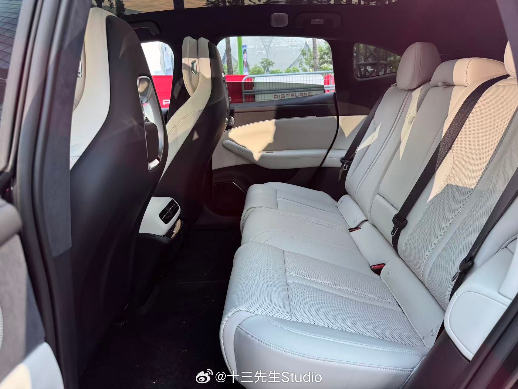 启境GT7上市了，指导价20.99万—32.99万，比预售价降1万。搭载华为乾崑