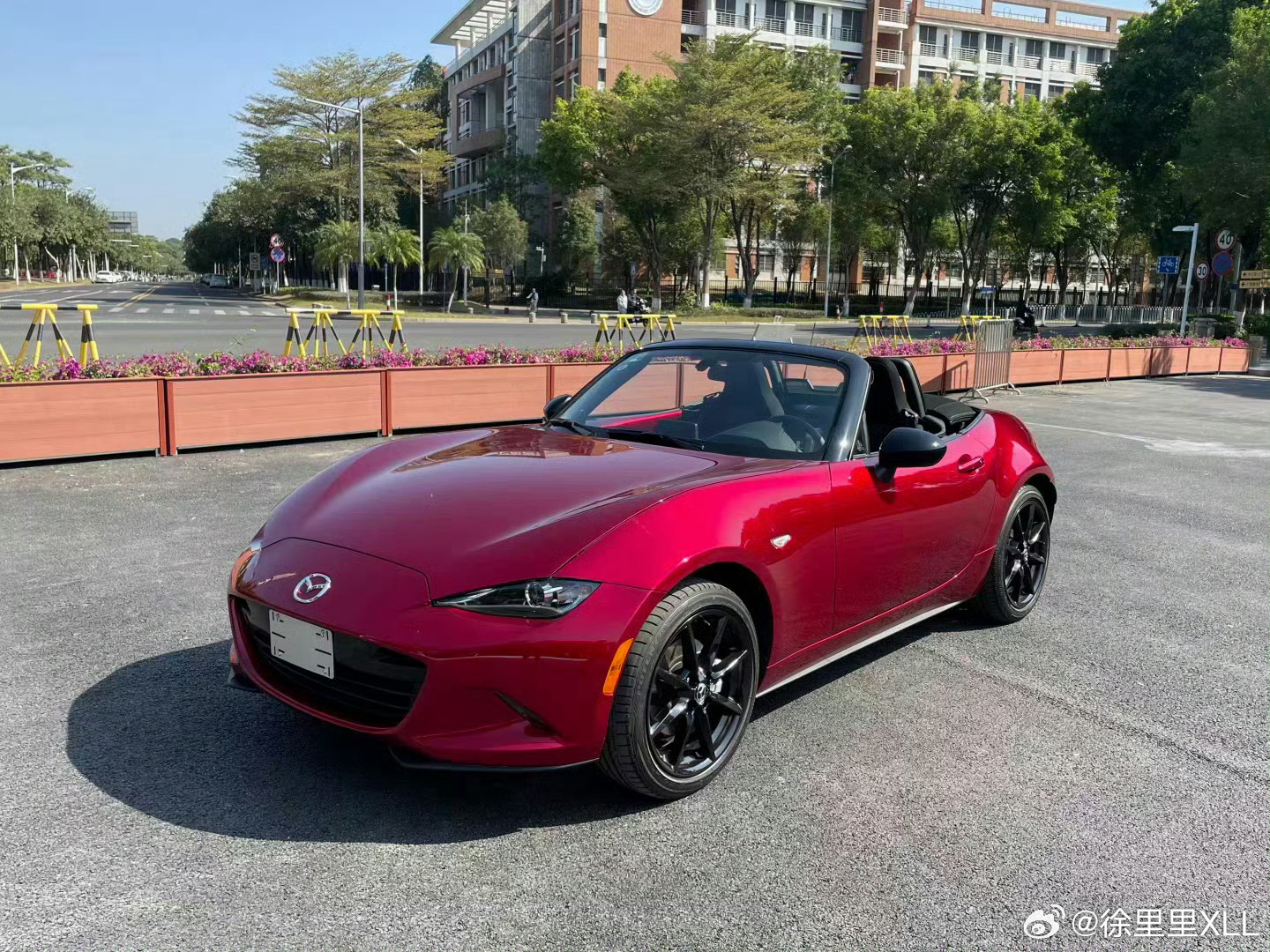 MX5如果能官方引进，并且低于20万，我肯定买。2015年这代MX5刚诞生时，我