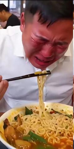 吃饭了，要多吃面，你不吃，他不吃，难道要我吃吗？技博是不可能吃面的哈，一点都吃不