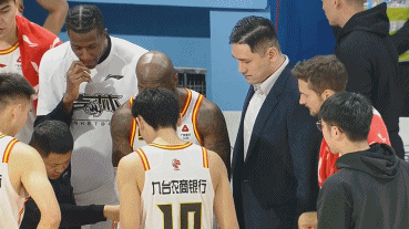 琼指导上线！今天CBA常规赛吉林对阵宁波的比赛中，吉林男篮在一度领先23分的情况
