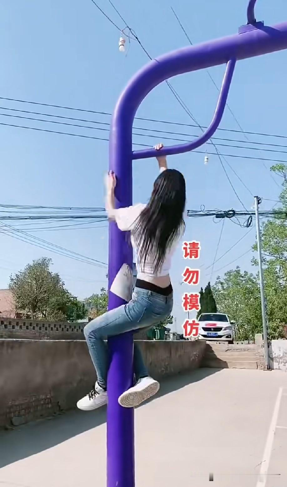 这是要干嘛[捂脸]一点儿都不稳重[偷笑]