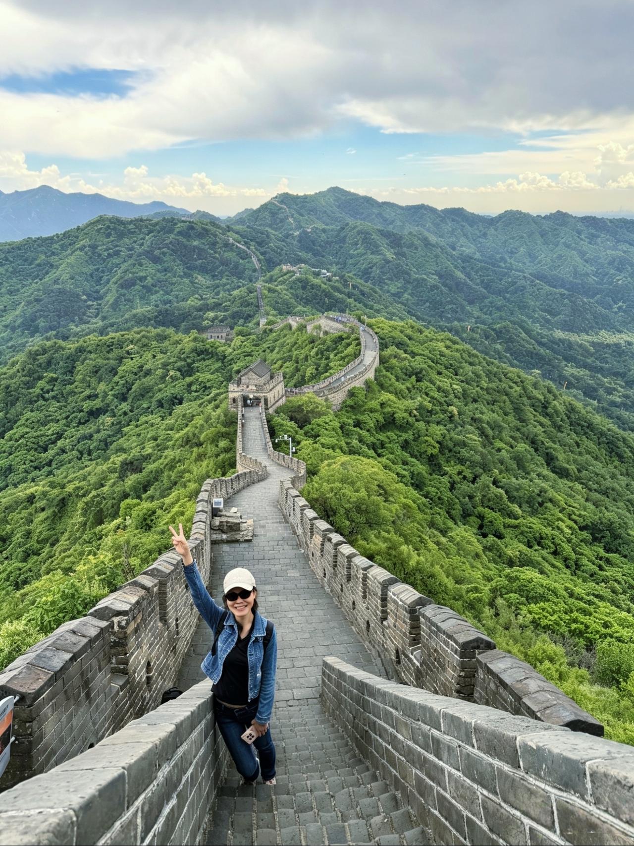 第一次全程腿着登顶慕田峪长城，往返四个小时。第一次在国内景区玩出了在国外的感觉，