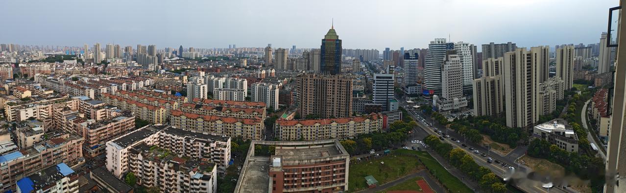 社区是城市基层管理组织，从上而下党组织健全。关键是物业经费可控，社区不是以盈利为