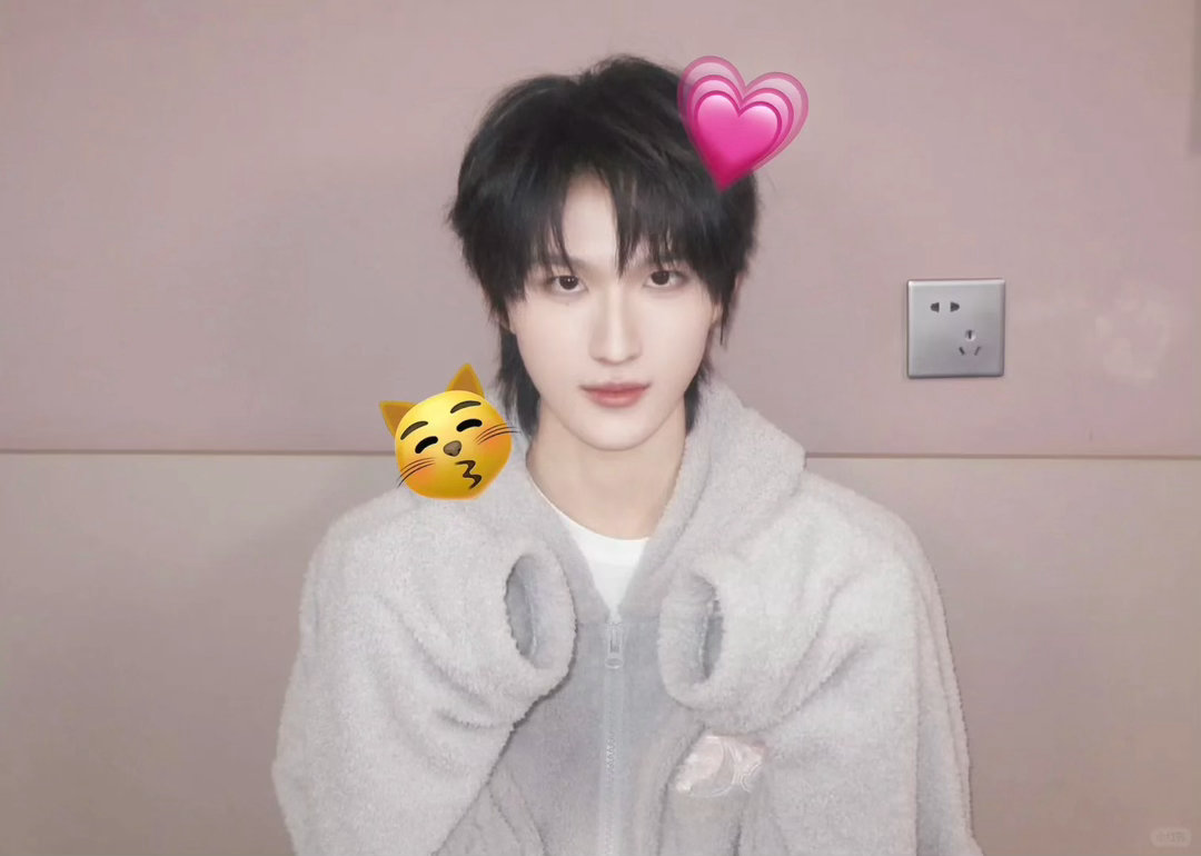 黄朔终于等来了自己的第一个综艺无限超越班 从练习室到舞台，从默默努力到被看见，黄