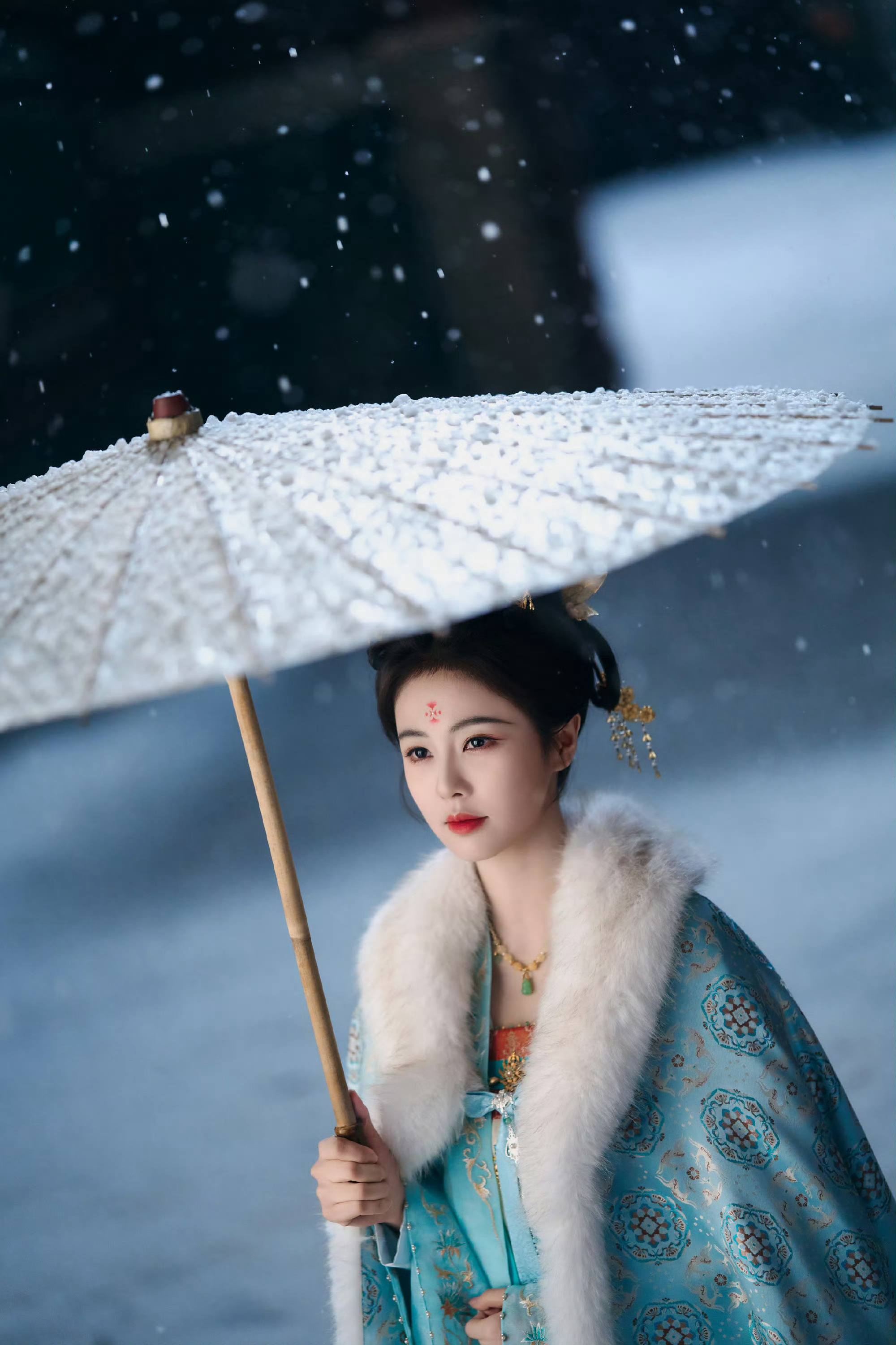 白鹿白鹿战损照清醒又狠绝 扛不住白鹿这种破碎又狠厉的美，李佩仪上元夜天人永隔，把