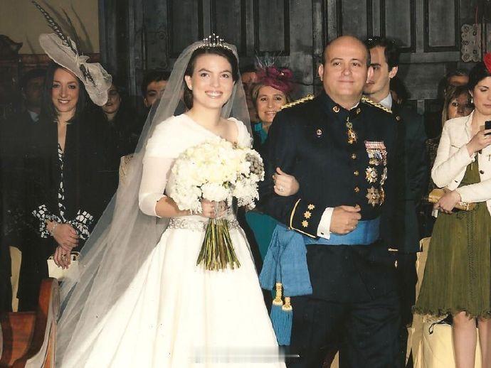 属于西班牙阿布兰特斯公爵（&其他6个头衔）何塞·曼努埃尔·苏莱塔的钻石王冠，通稿