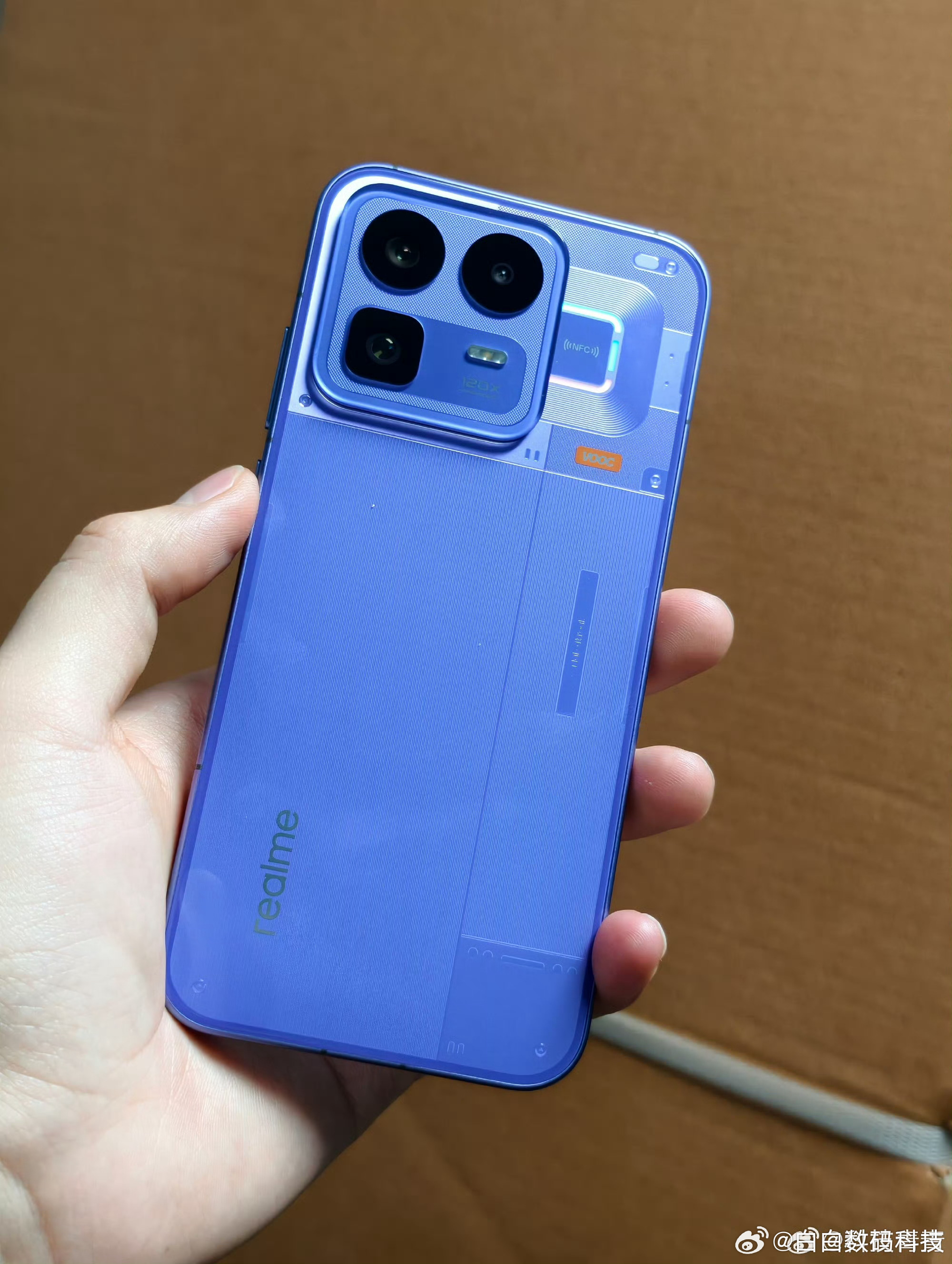 孙颖莎vs蒯曼Neo8这个赛博紫应该是我看过的最个性张扬的配色了，够酷！背部用的