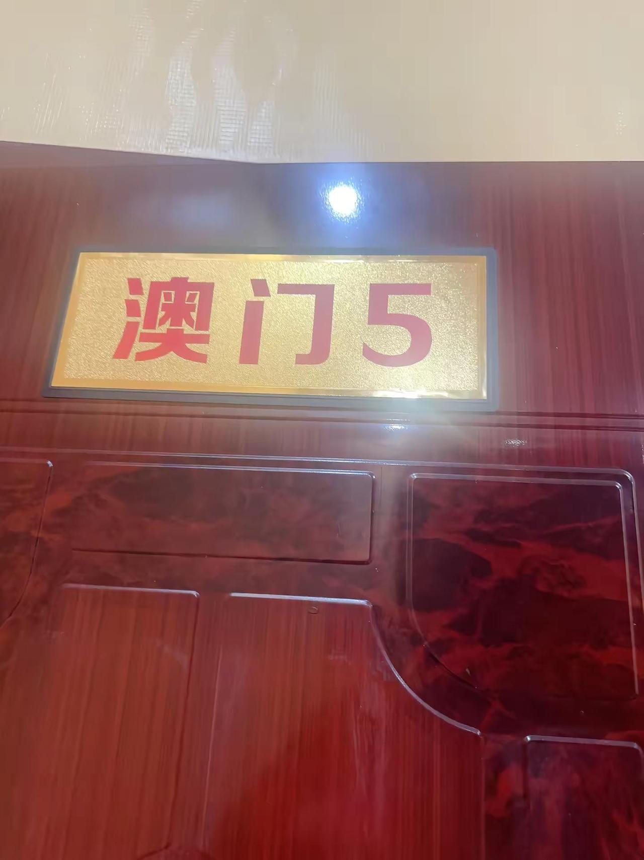 甲饭甲出甲特_压下去🤭🤭🤭