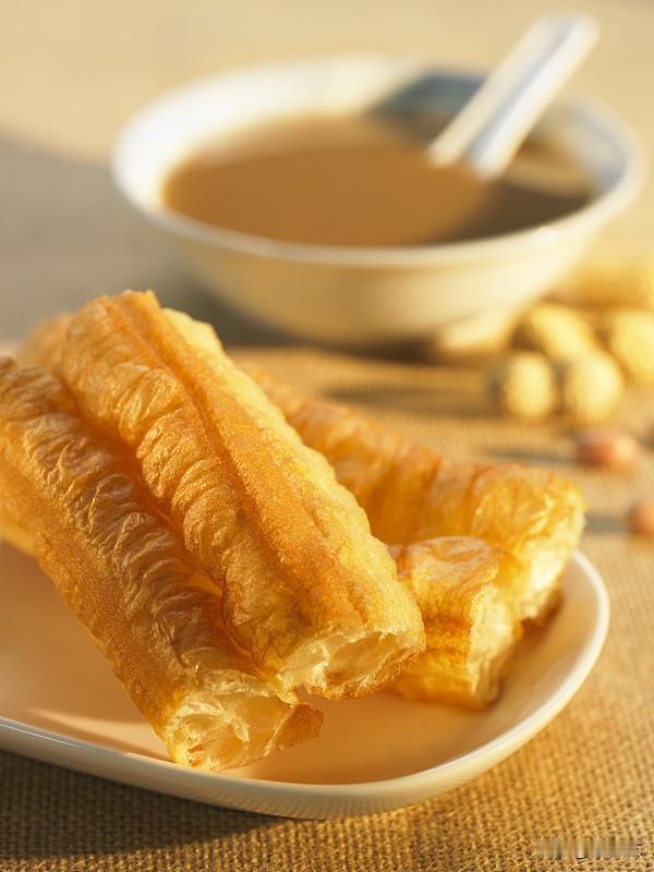 美食启示录
油条：不受煎熬，不会成熟；总受煎熬，会成为老油条。拉面：想成功，得有