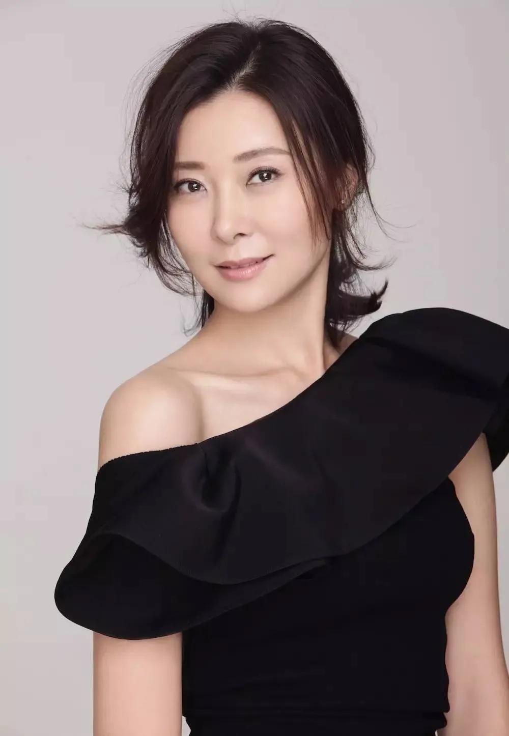 演员，柯蓝说，我妈妈长得特别漂亮，如果她拍电影的话，能够上《大众电影》的那种，我
