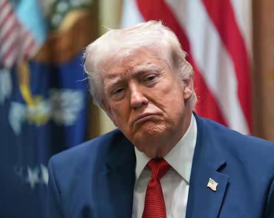 特朗普：做了世界上最大一笔“战争赚钱生意”
 
特朗普又做出了让人震惊的操作，把