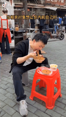 湖北，一男子吃早餐时，突然收到相亲对象发来的消息“我们两个不合适，不料，男生的胃