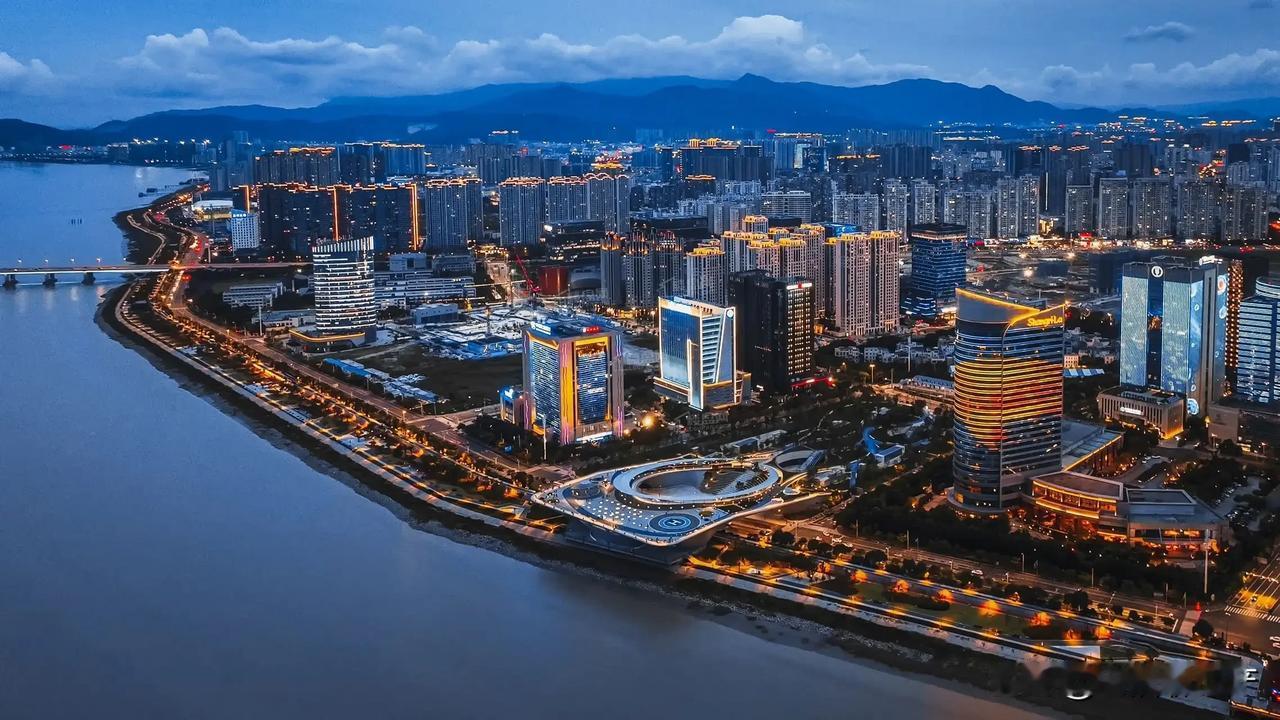 疫情前，除了开发商拿地疯狂外，客户买房也是疯狂的。客户买房怎么疯狂呢？说个故事你