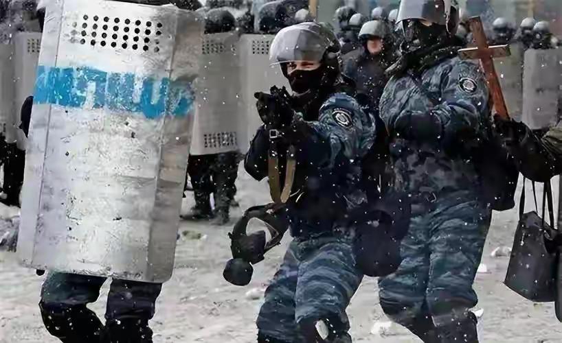 俄军还没打进来，乌首都突发内战，特种兵对特种兵，街头弹雨横飞
 

创作声明：资