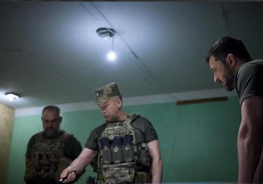 俄罗斯其实挺善良的，尽管西尔斯基是乌军总司令，但莫斯科方面，还是帮着西尔斯基治愈