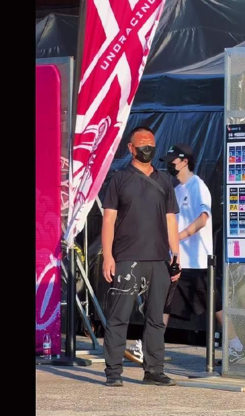 20260906
王一博上海国际赛车场下班
来源水印 ​​​