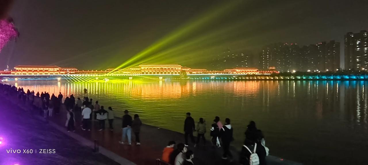 昨晚廊桥灯光秀