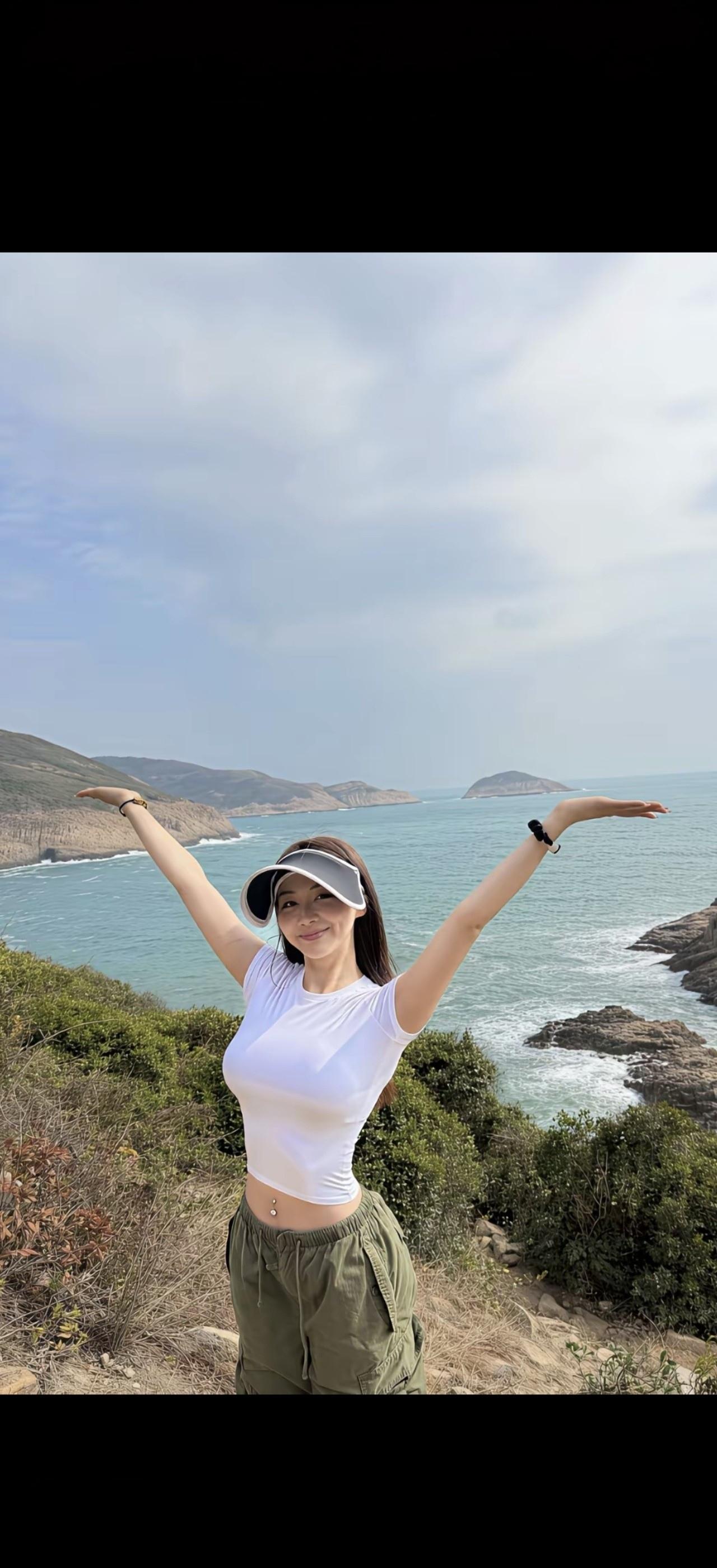 海风吹拂，笑语盈盈。