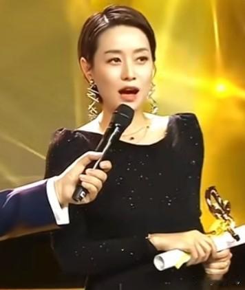 马伊琍《我的前半生》获奖感谢了文章


马伊琍获白玉兰最佳女主角，获奖感言感谢了