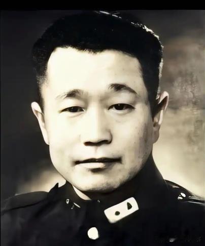 1973年，杜聿明参观毛主席旧居，突然杜聿明停下脚步，笑着对工作人员说道：帮我留