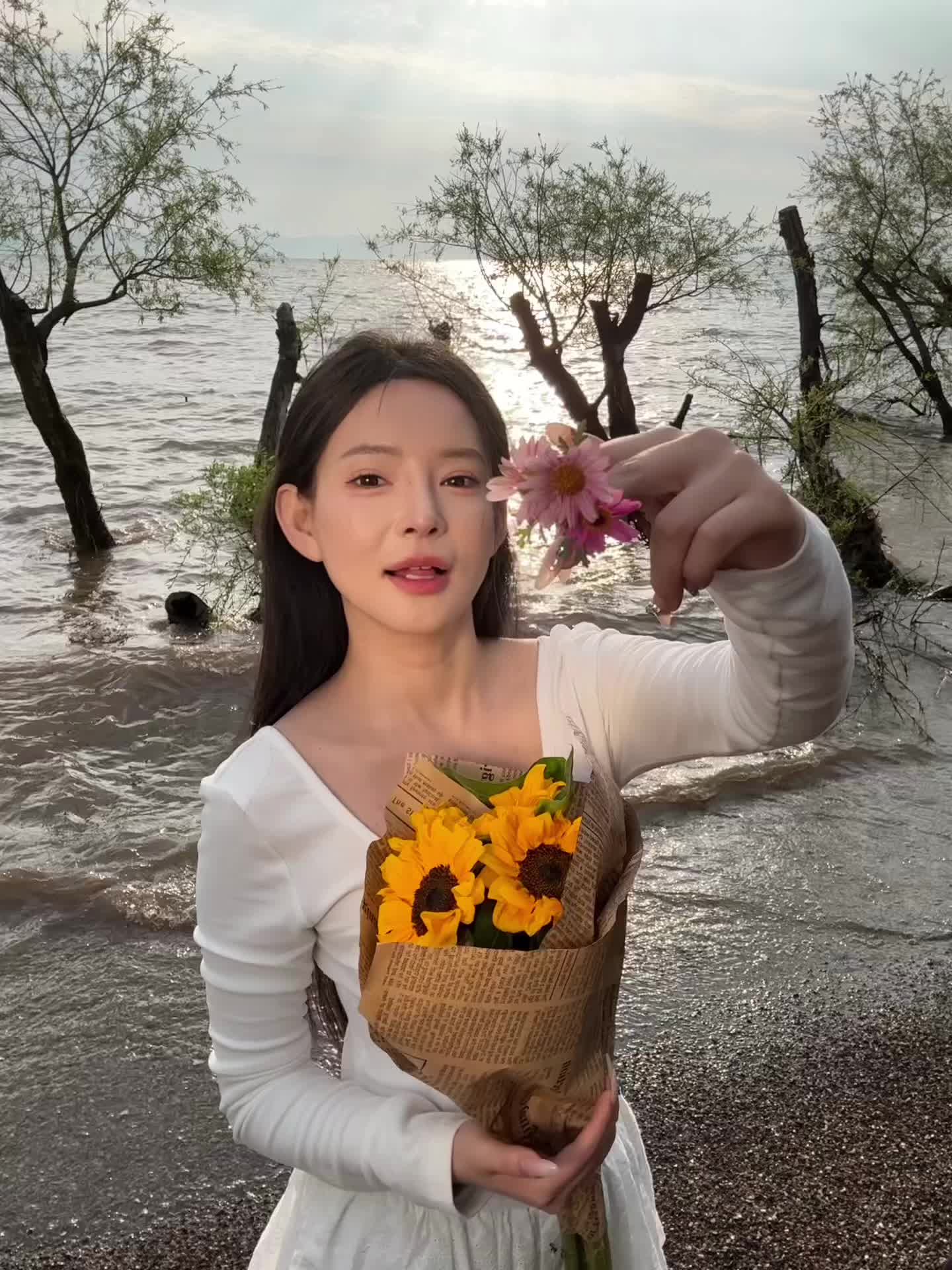 总有一束光的出现照亮你的春夏秋冬