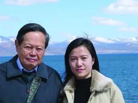 翁帆还会嫁人吗？杨振宁 杨振宁，翁帆 

杨振宁离世后，49岁的翁帆是否会再嫁成
