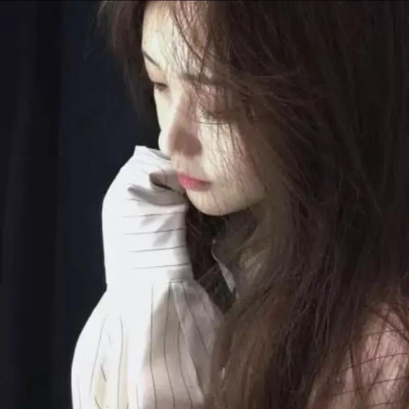 沉思的瞬间，温柔如梦沉思静谧氛围 沉思少女 沉思照 湖边沉思 沉思 沉思瞬间 沉