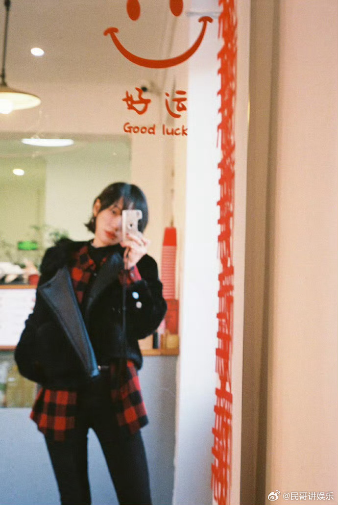 佟掌柜骨子里的江湖气传给了元清元清身上满是闫妮的影子 元清自带闫妮影子！连佟掌柜